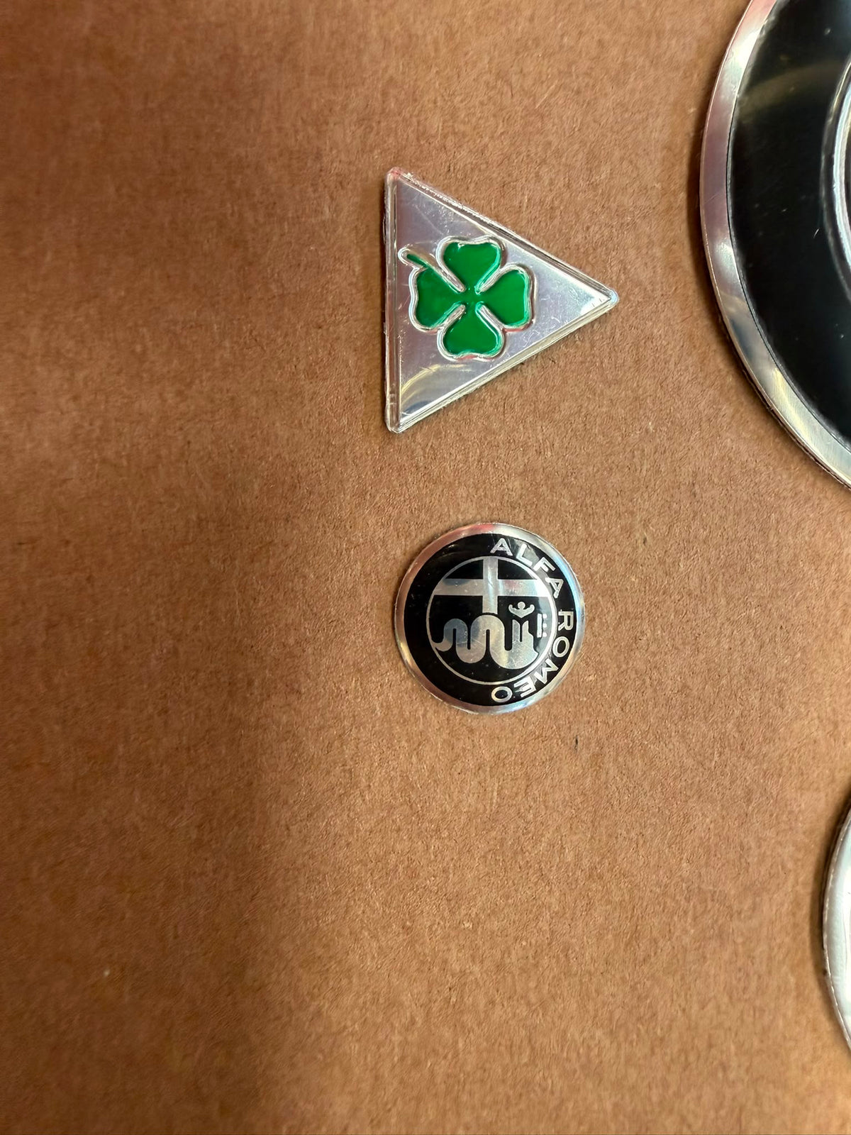 LOGHI/STEMMI ALFA ROMEO NERO ARGENTO 11 PEZZI LOGHI RUOTE DIAMETRO 50 MM