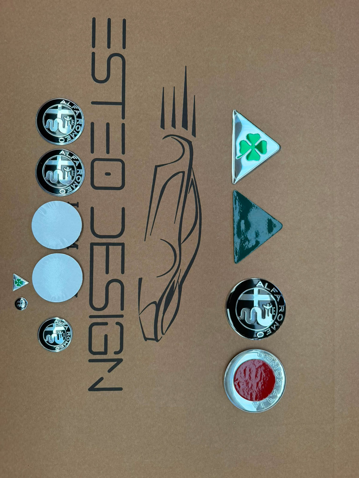 LOGHI/STEMMI ALFA ROMEO NERO ARGENTO 11 PEZZI LOGHI RUOTE DIAMETRO 50 MM