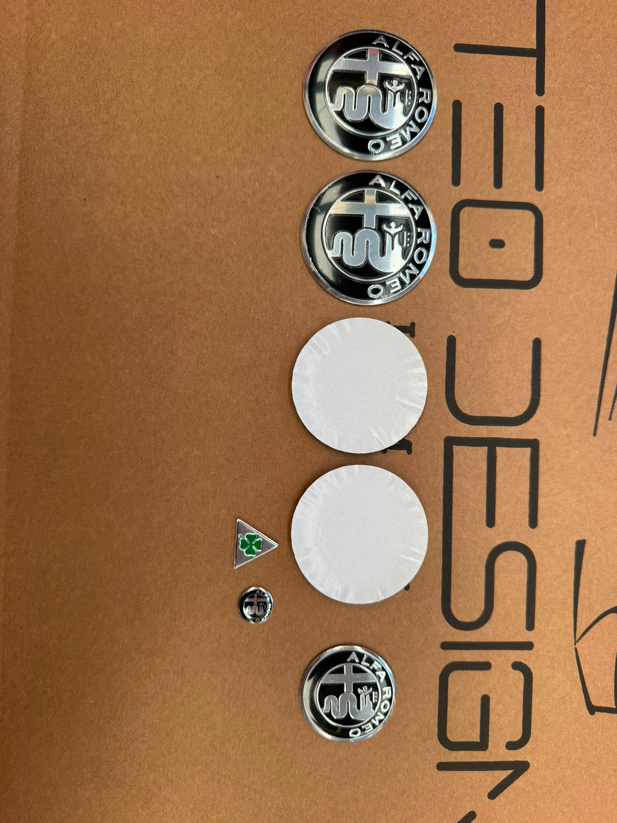 GRIGLIA/SCUDO ALFA ROMEO GIULIETTA NERA LUCIDA CON LOGHI NERI  2010/2020