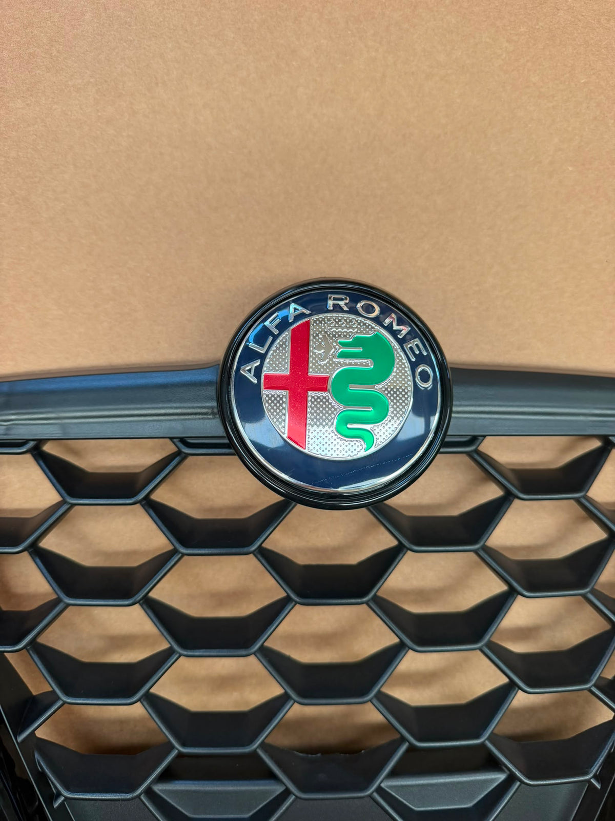 GRIGLIA /SCUDO  ALFA ROMEO GIULIETTA NERO LUCIDO CON LOGHI CLASSIC 2010-2020