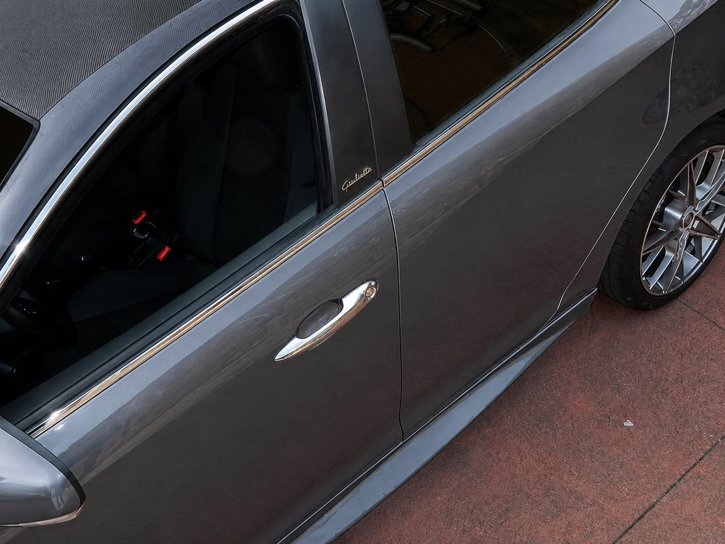 Dettaglio delle minigonne laterali Sport Style per Alfa Romeo Giulietta