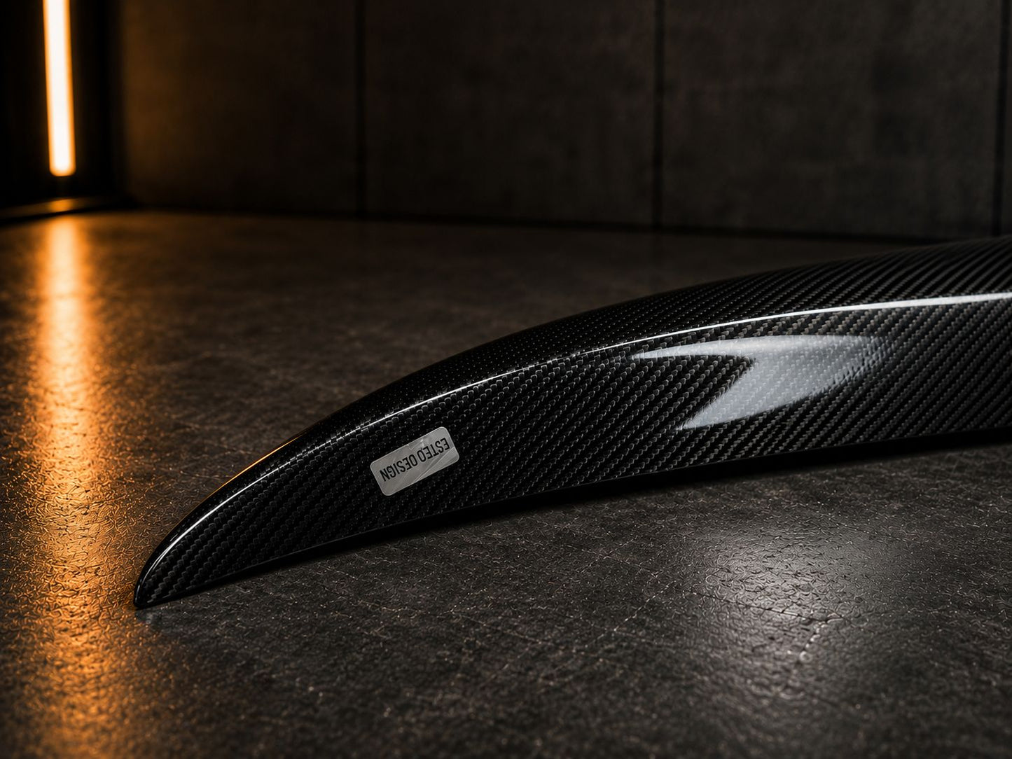 Dettaglio fibra di carbonio dello spoiler Alfa Romeo Giulia