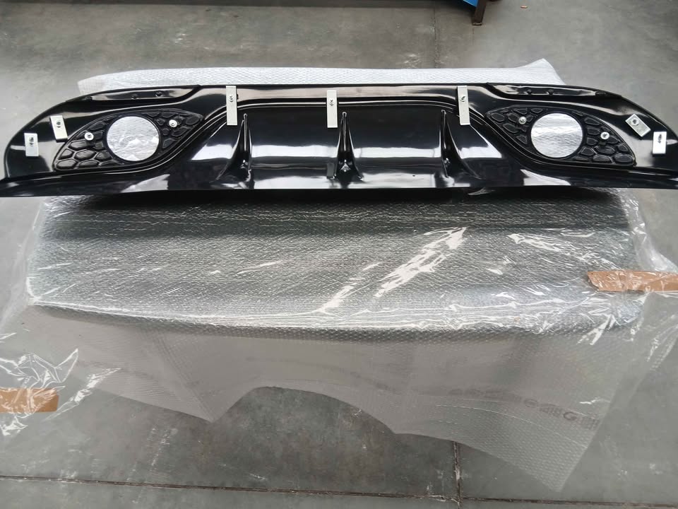 Diffusore posteriore in ABS stile Veloce per Alfa Romeo Giulia Base
