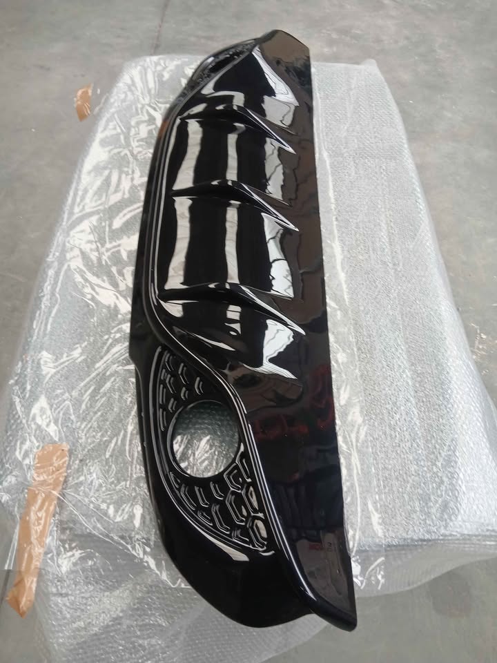 Vista laterale diffusore posteriore Alfa Romeo Giulia 2.2 Diesel