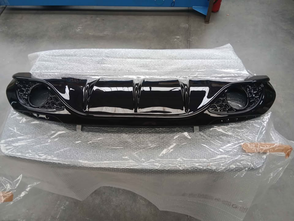 Diffusore posteriore nero lucido per Alfa Romeo Giulia Base