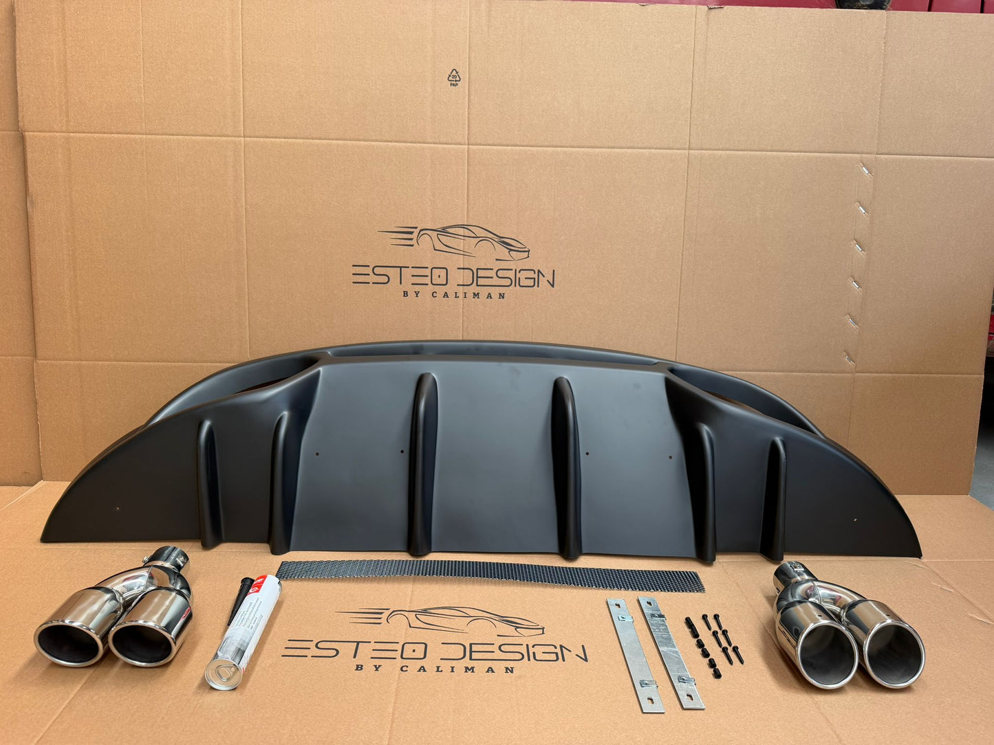 Kit diffusore posteriore Alfa Romeo Giulietta con componenti per scarico destro