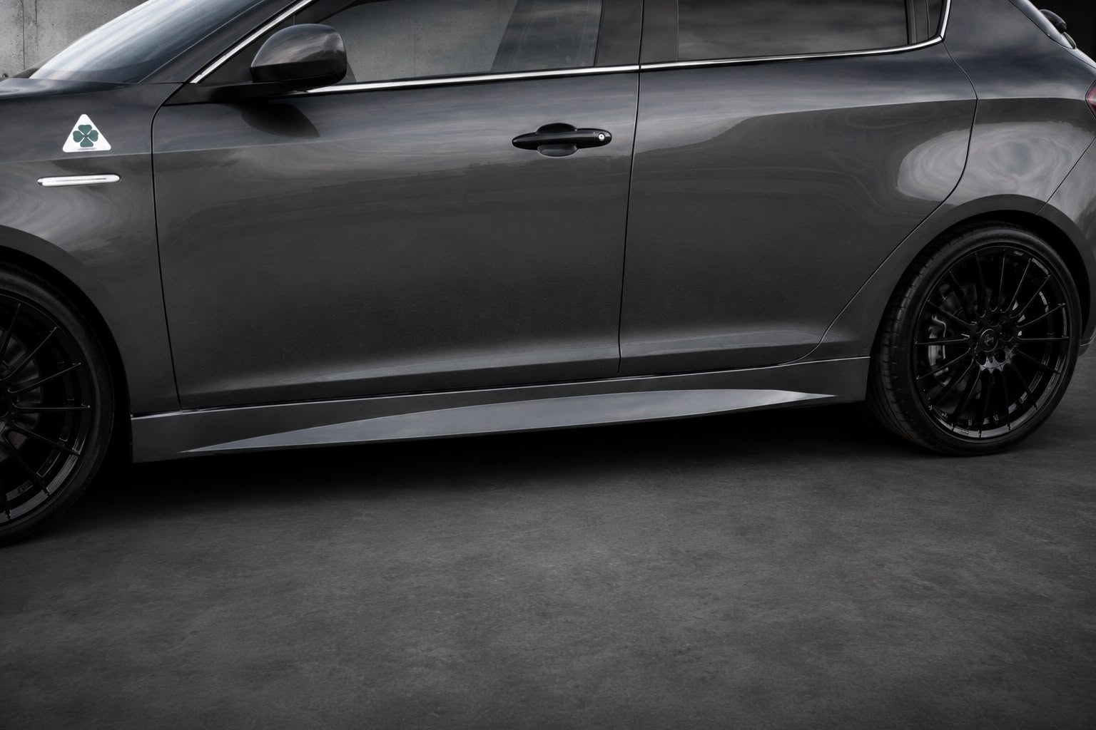 Minigonne laterali Sport Style Alfa Romeo Giulietta viste dal lato posteriore