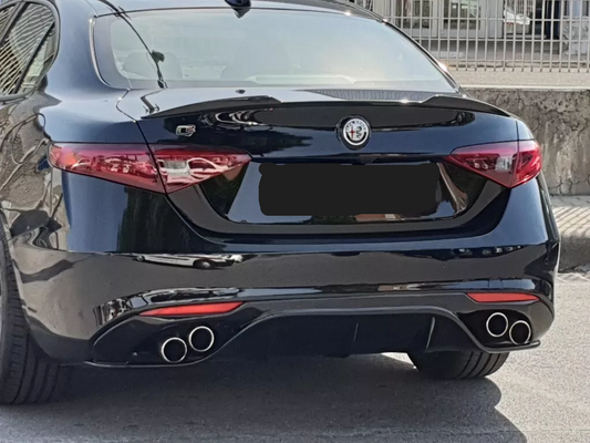 Spoiler posteriore Alfa Romeo Giulia montato sul baule